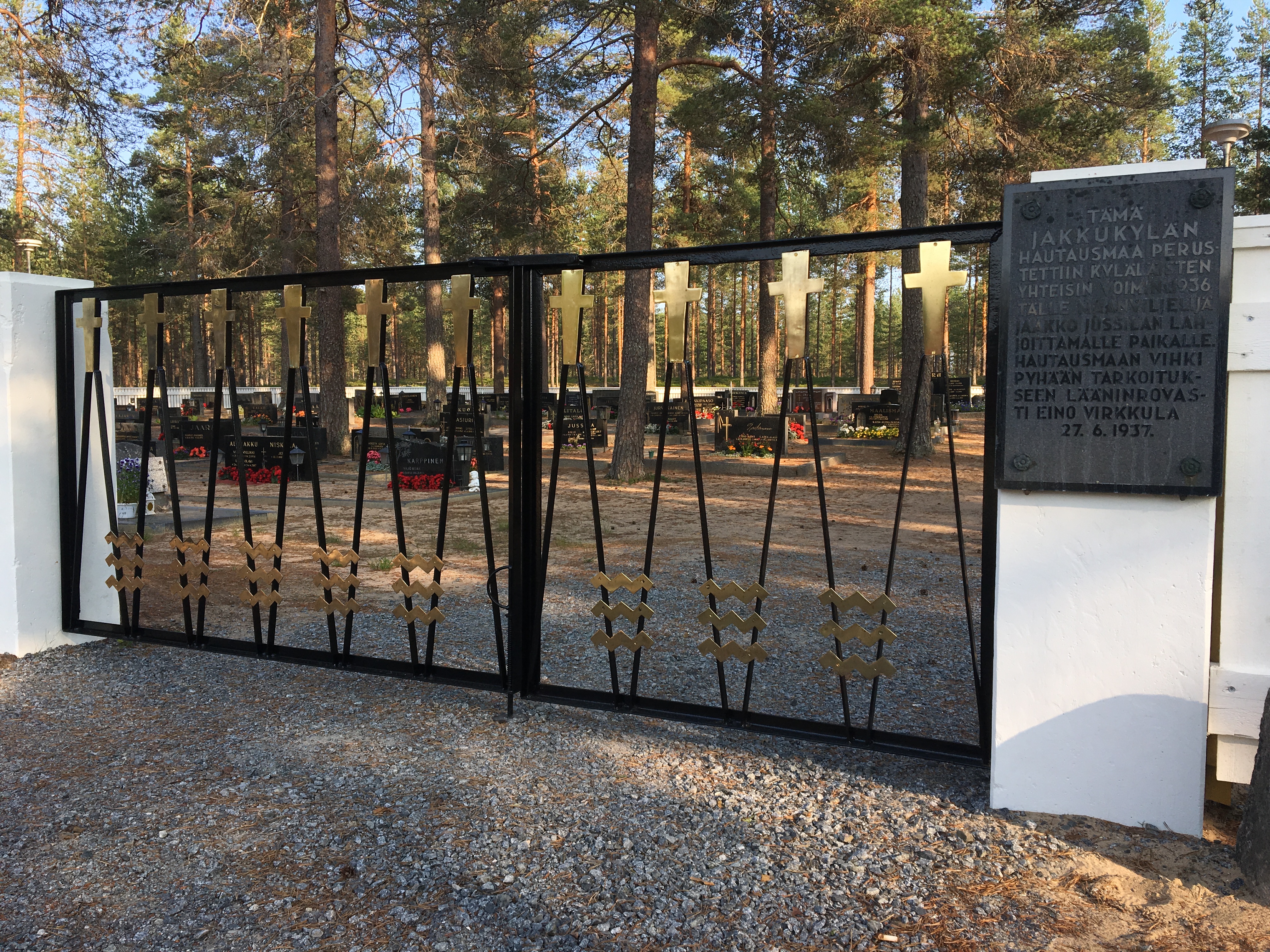 Hautakiviä hautausmaalla