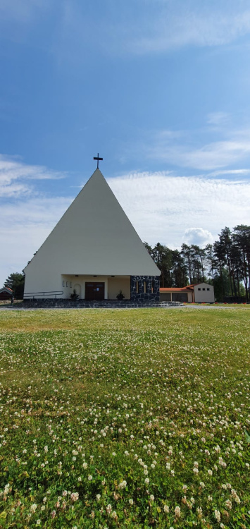 Urkuvartti Iin kirkon piha